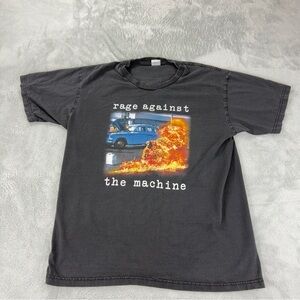 Vintage Rage Against the Machine Men's Size Large Fits Smaller Band T-shirt